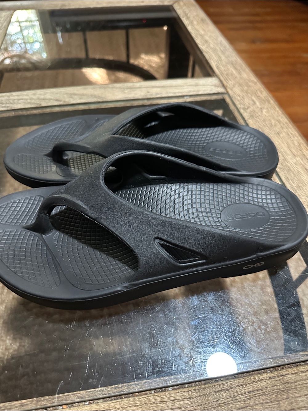 OOFOS Black Recovery Thong Sandals - Picture 3 of 6